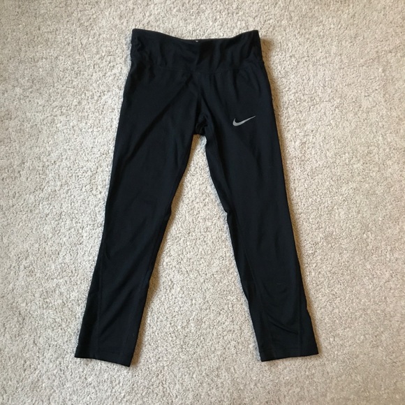 Nike Black Cropped Leggings - Picture 2 of 8
